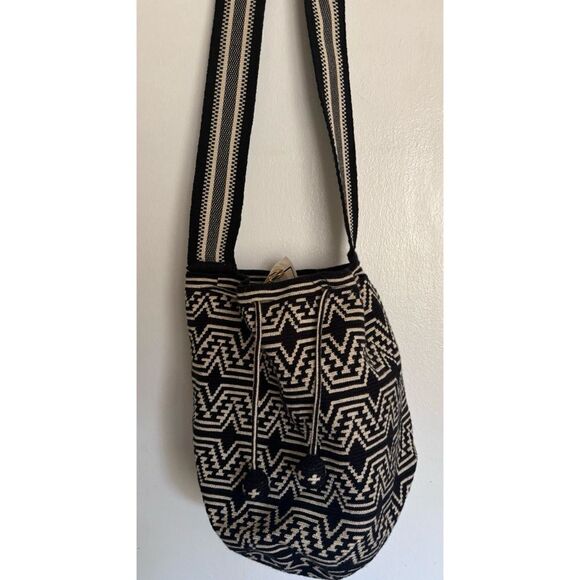 NWT Authentic Tejeduria Mochila Wayuu  100% Colombia Handmade Bag Black/ White - Picture 3 of 6